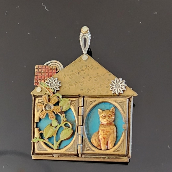 Brooch (pin) house with cat in a window vintage - Picture 3 of 4